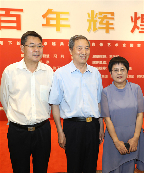 《百年辉煌》马刚的家国情怀肖像绘画在人民日报社展出